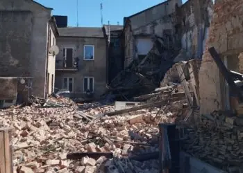 Katastrofa budowlana w Łowiczu. Runęła część kamienicy