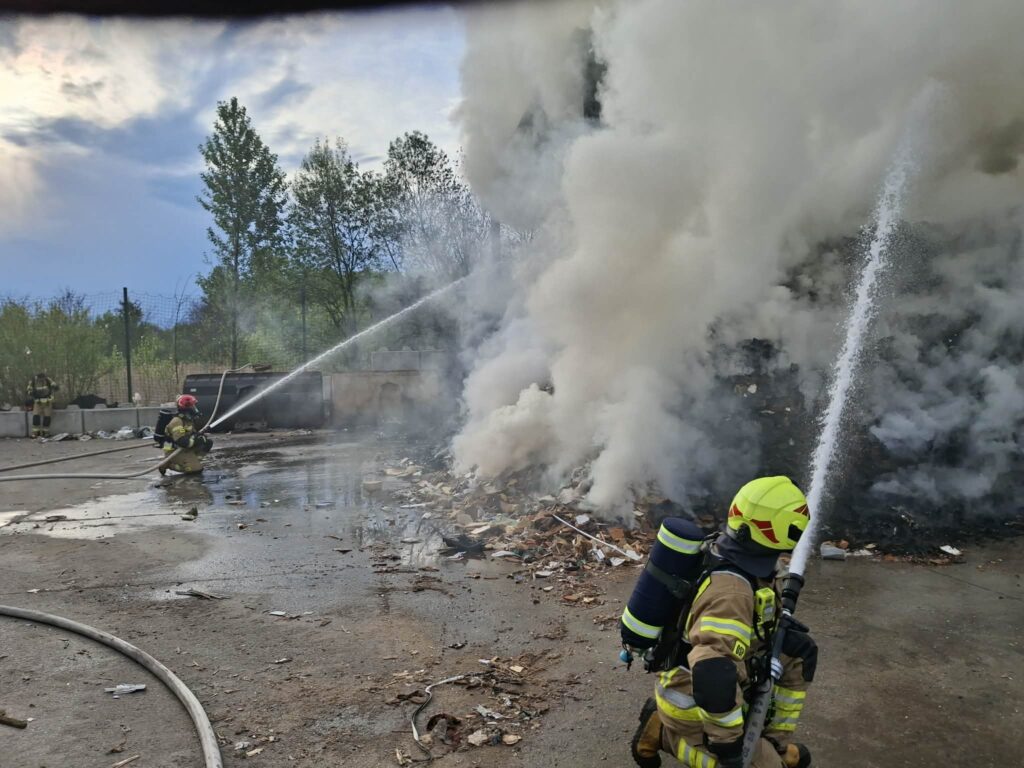 Pożar składowiska odpadów w Sobuczynie pod Częstochową