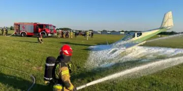 Awaryjne lądowanie w Michałkowie. Na miejscu wszystkie służby