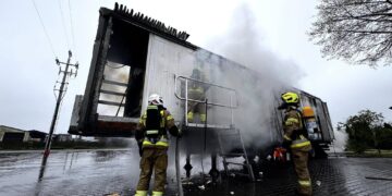 Pożary domowych i kontenerowych baterii oczami użytkowników i strażaków