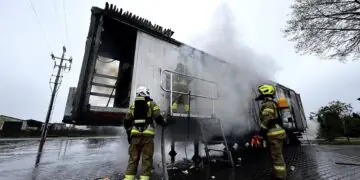 Pożary domowych i kontenerowych baterii oczami użytkowników i strażaków
