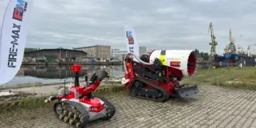Roboty gaśnicze w akcji. Pokaz nowoczesnych maszyn w porcie w Szczecinie