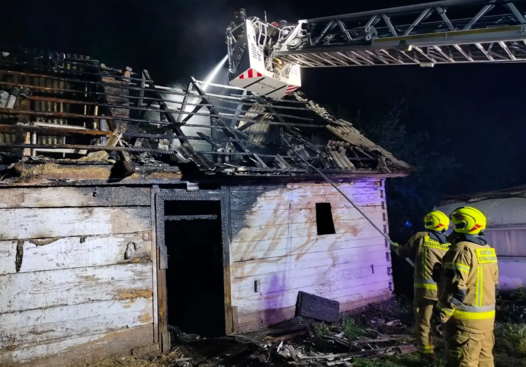 Pożar domu w Tomaszowicach-Kolonii. Nie żyją dwie osoby