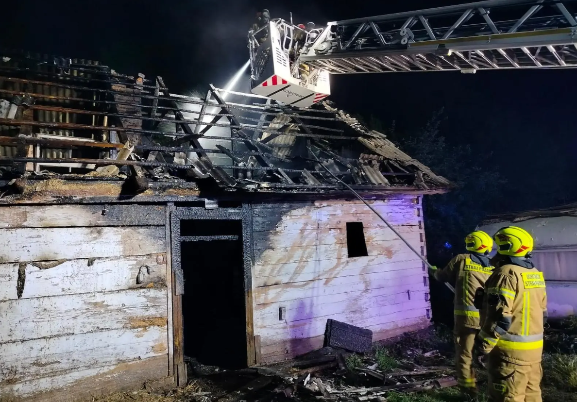 Pożar domu w Tomaszowicach-Kolonii. Nie żyją dwie osoby