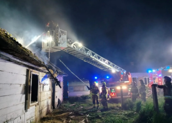 Pożar domu w Tomaszowicach-Kolonii. Nie żyją dwie osoby