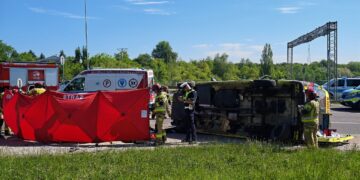 Tragiczny wypadek na obwodnicy Przemyśla. Karetka zderzyła się z osobówką