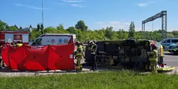 Tragiczny wypadek na obwodnicy Przemyśla. Karetka zderzyła się z osobówką