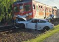 Bulowice. Wjechał Porsche wprost pod jadący pociąg
