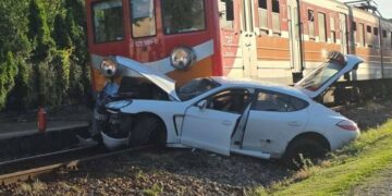 Bulowice. Wjechał Porsche wprost pod jadący pociąg