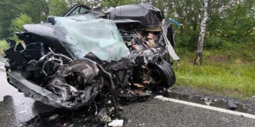 Czołowe zderzenie busa z ciężarówką na DK70
