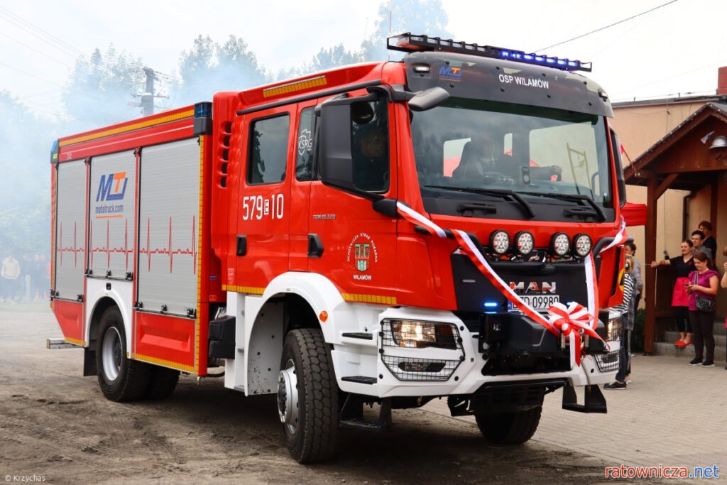 Zmiana pokoleniowa w OSP Wilamów. Strażacy mają nowy wóz