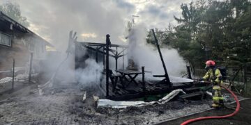 Tragiczny pożar pod Koninem. Nie żyje 17-latka, druga osoba trafiła do szpitala